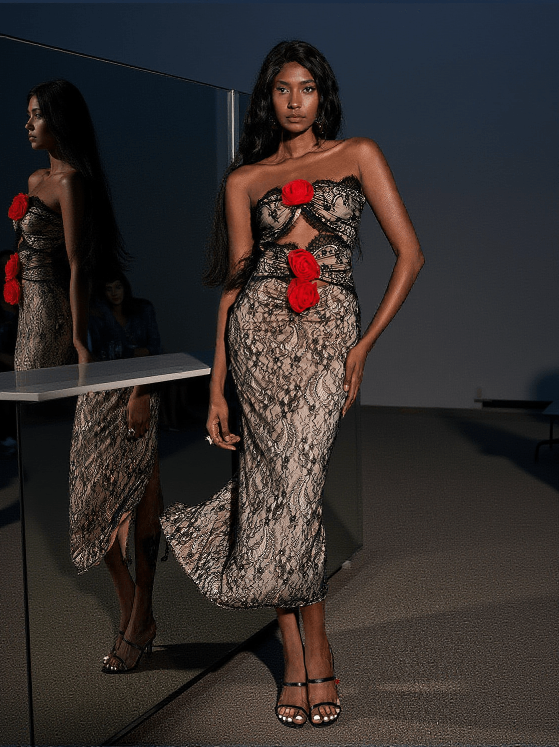 Abito in pizzo con patchwork di fiori Phoenix