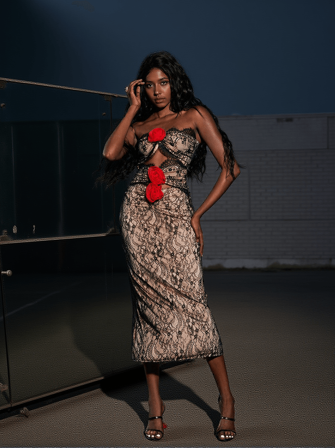 Abito in pizzo con patchwork di fiori Phoenix