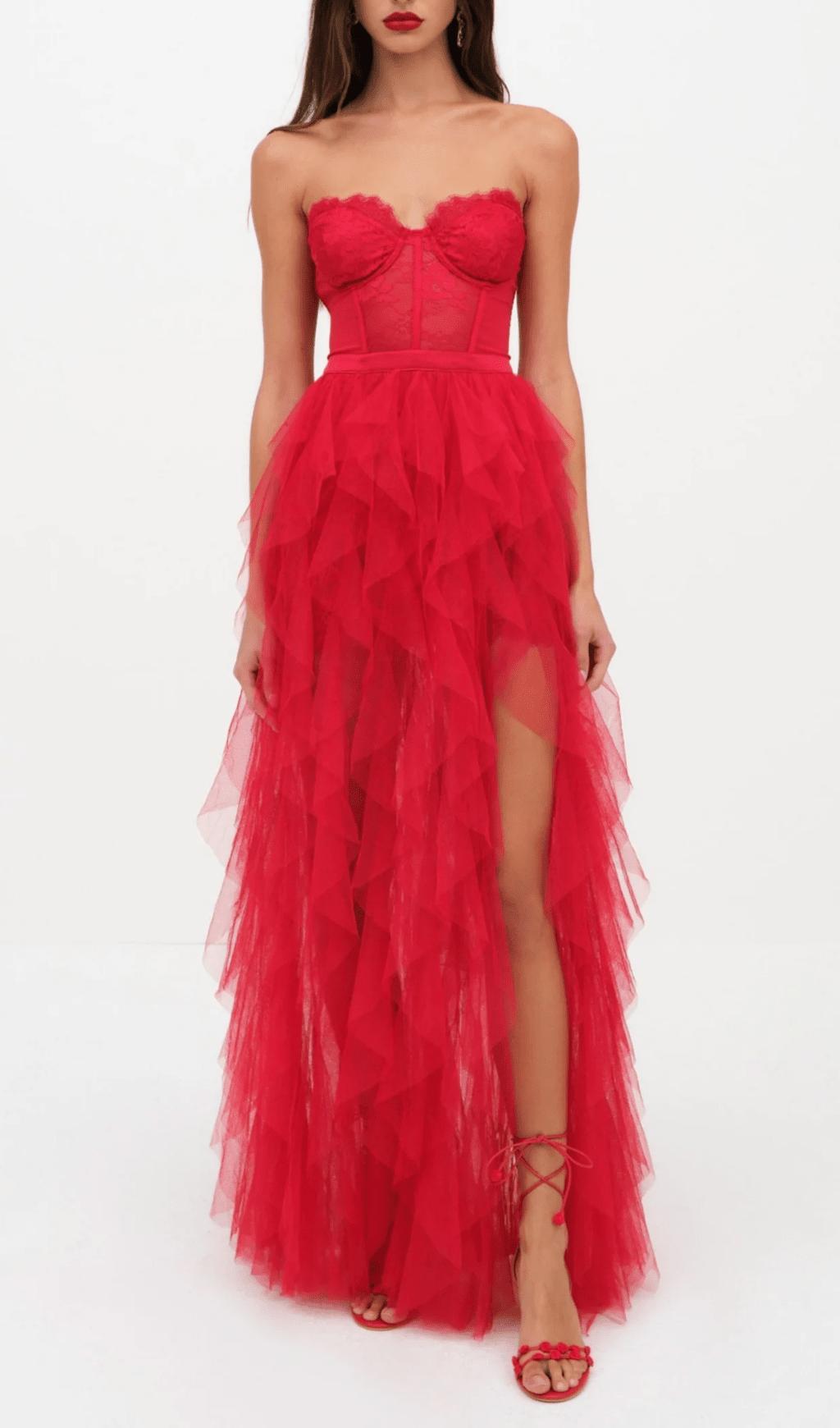 ROTES TRÄGERLOSES MAXIKLEID AUS SPITZEN-PATCHWORK-NETZ