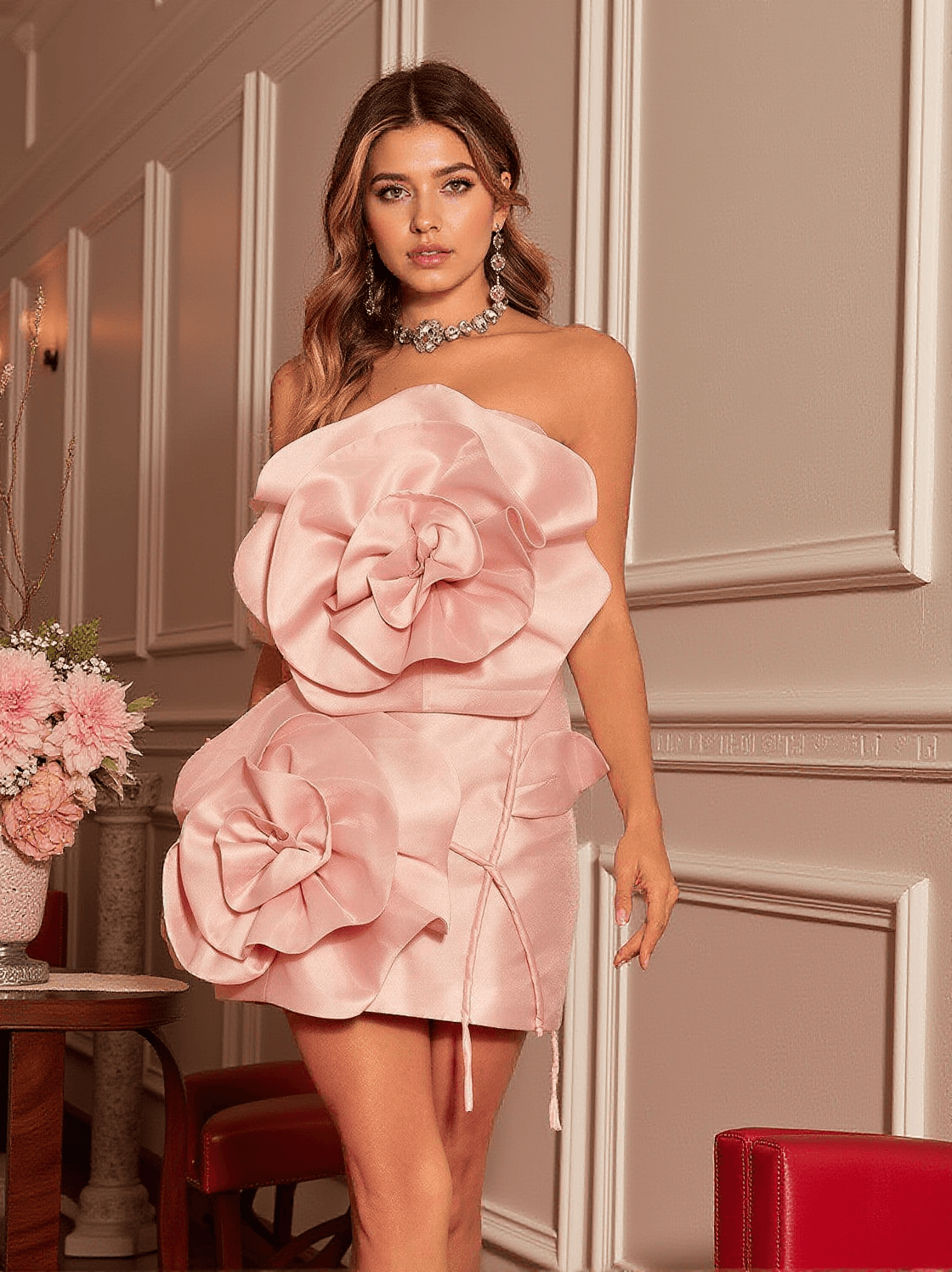 Anwen – Trägerloses Minikleid mit Blumenmuster in Blush