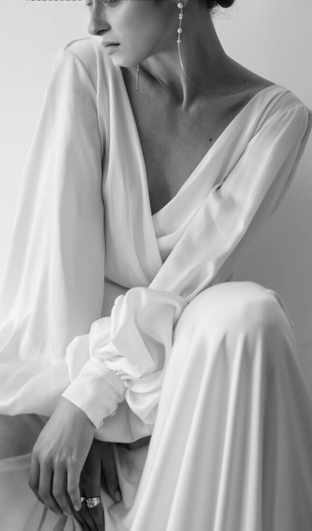 GLATTES MAXIKLEID IN WEISS