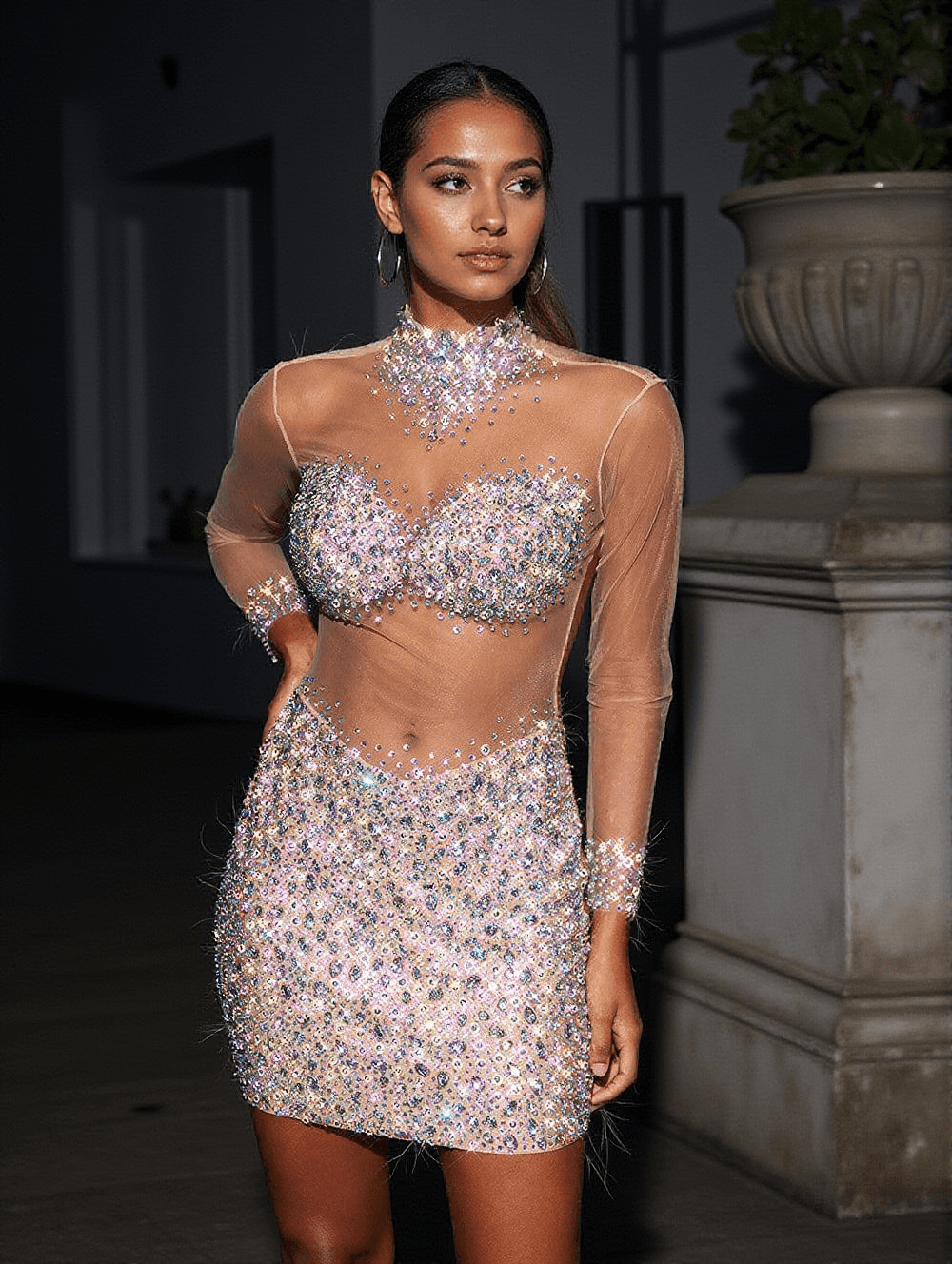 Azami – Silbernes Minikleid mit Netzstoff und Kristallen