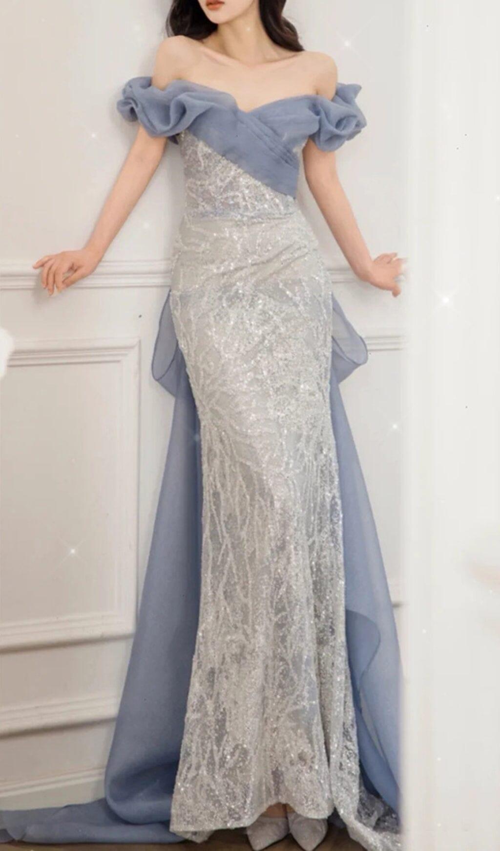 ABITO LUNGO CON SPALLE SCOPERTE E PAILLETTES IN ARGENTO