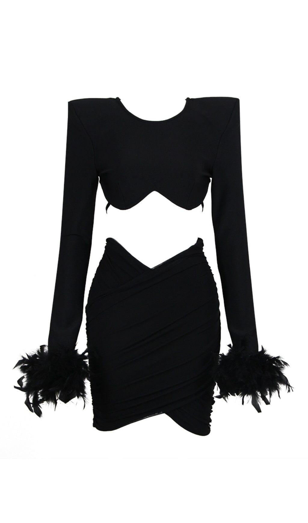 ABITO PLISSETTATO CON CAMICIA DI PIUME E SPALLE IMBOTTITE IN VITA, NERO