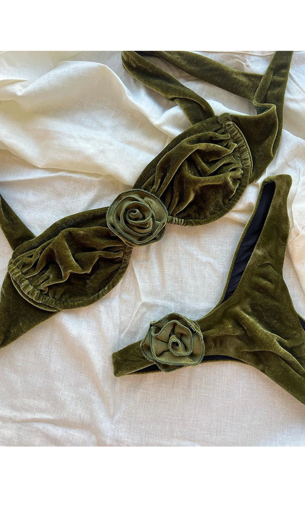 Bikini con dettagli floreali