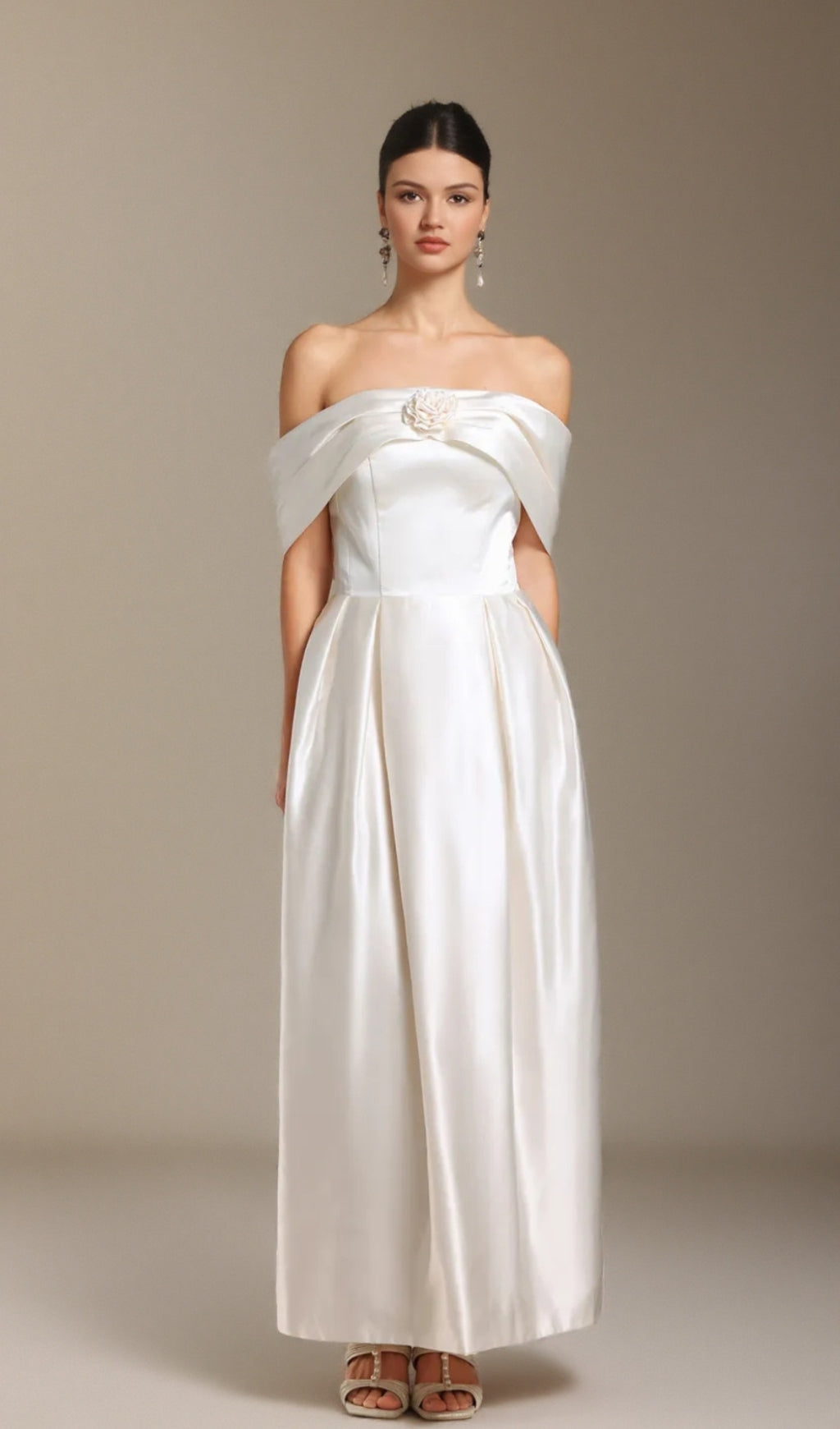 DONNA BARE SHOULDERS FLOWER CYLINDER MAXI DRESS IN WHITE