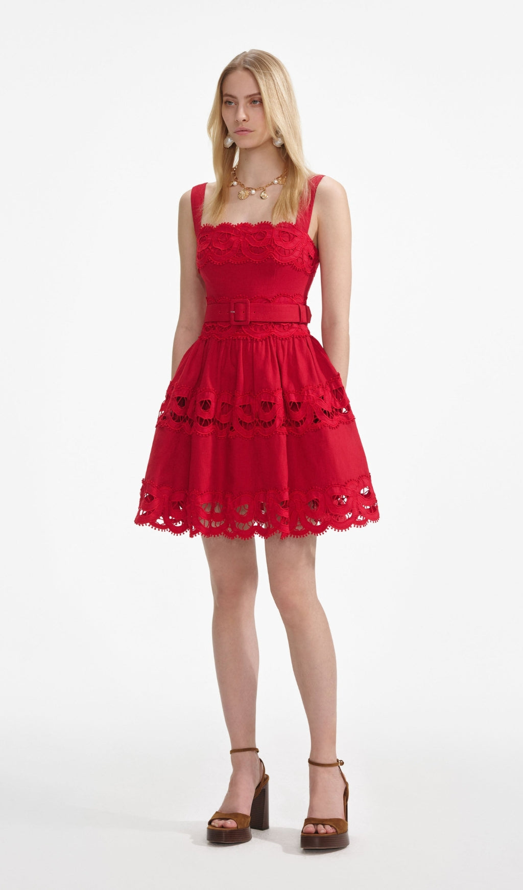 Minikleid aus Leinen mit Spitzeneinsatz in Rot