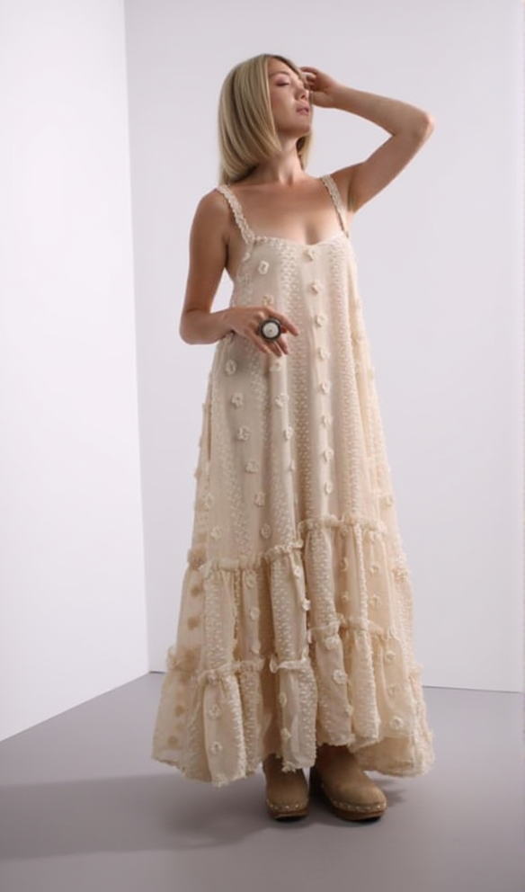 Annabelle – Maxikleid mit Jacquard-Trägern in Aprikose