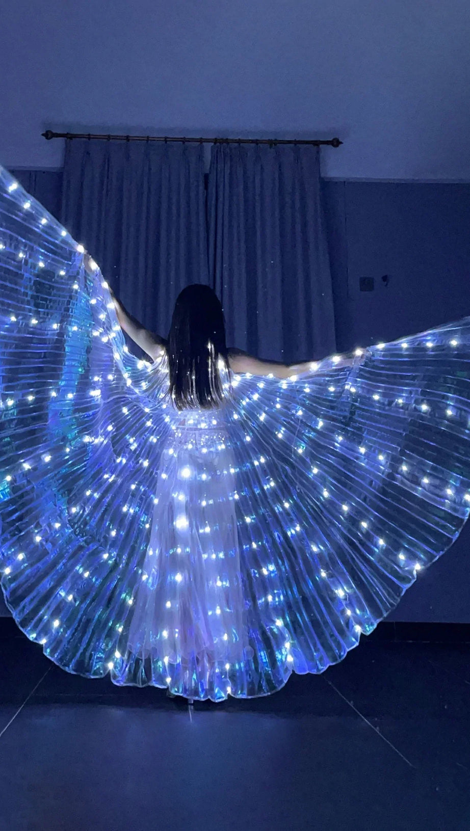 MANTELLO CON ALI DI FARFALLA A LED LIA