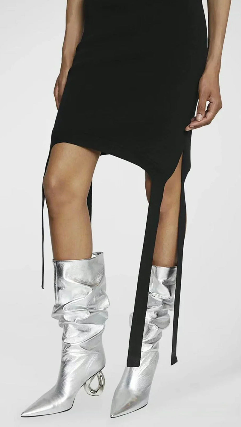 Bryntlee – Stiefel mit spitzer Spitze und Glitzer-Falten