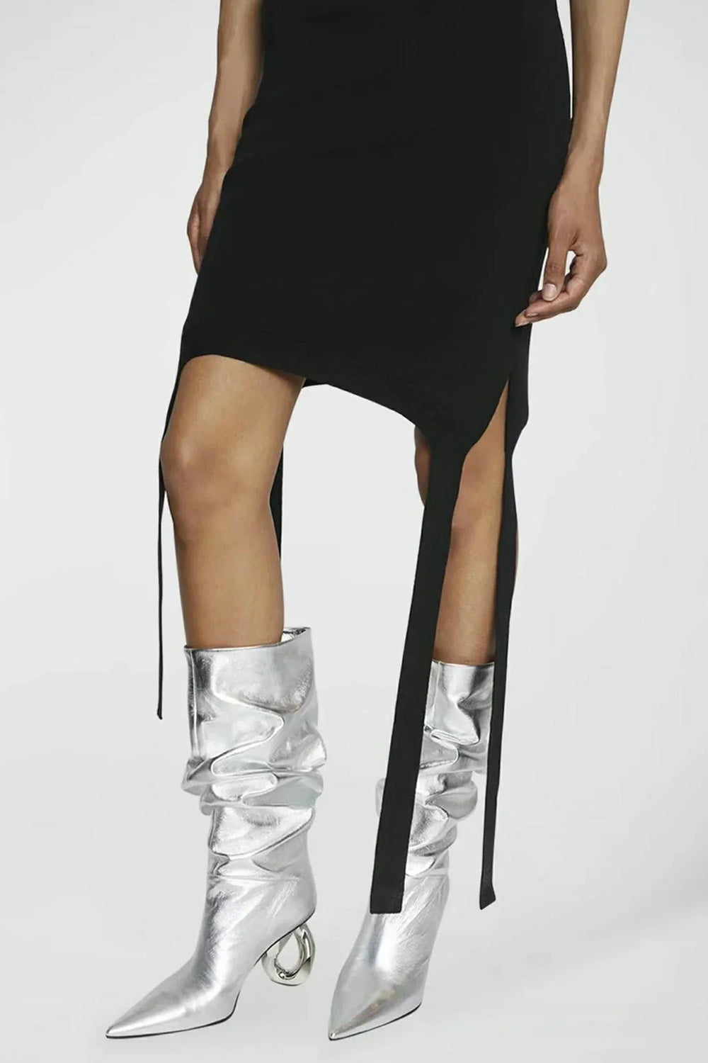 Bryntlee – Stiefel mit spitzer Spitze und Glitzer-Falten