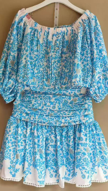 OFF-SHOULDER MINIROCK-SET MIT BLUMENPRINT IN BLAU