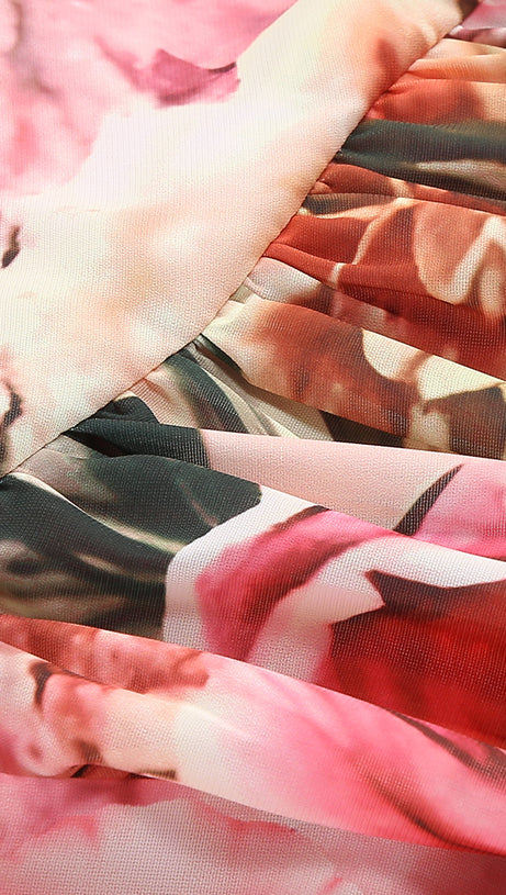 Rosa bedrucktes Midikleid mit offenem Rückenschlitz und ausgehöhlter Vorderseite