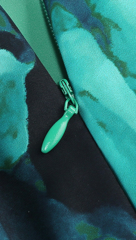 ABITO CON APERTURA SUL PETTO E ABITO MIDI VERDE