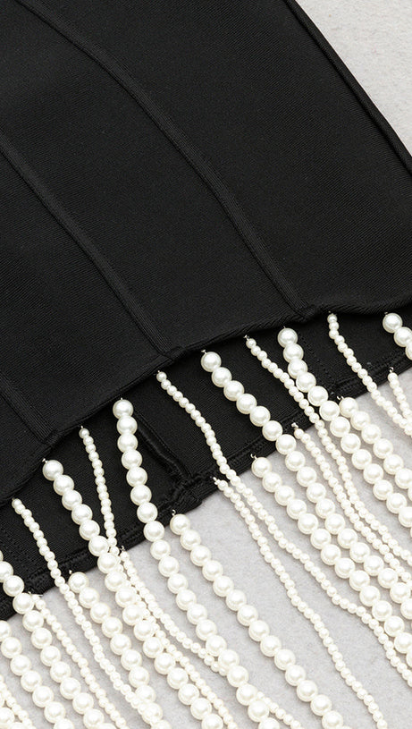 Mit Perlen drapiertes, verschönertes, figurbetontes Minikleid in Schwarz