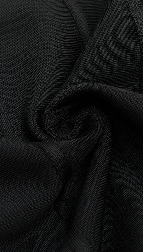 Mit Perlen drapiertes, verschönertes, figurbetontes Minikleid in Schwarz