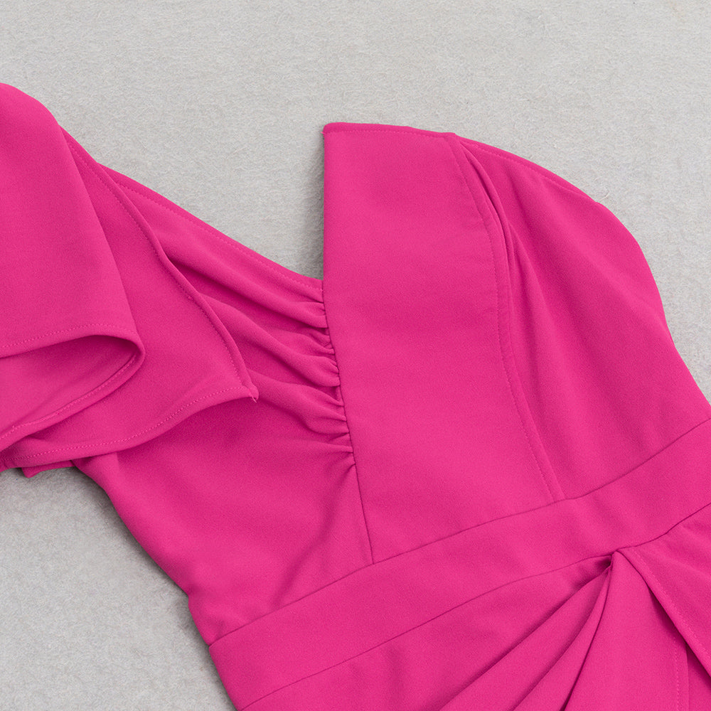 ASYMMETRISCHES MAXIKLEID MIT SCHRÄGEN SCHULTERN UND SCHLITZ