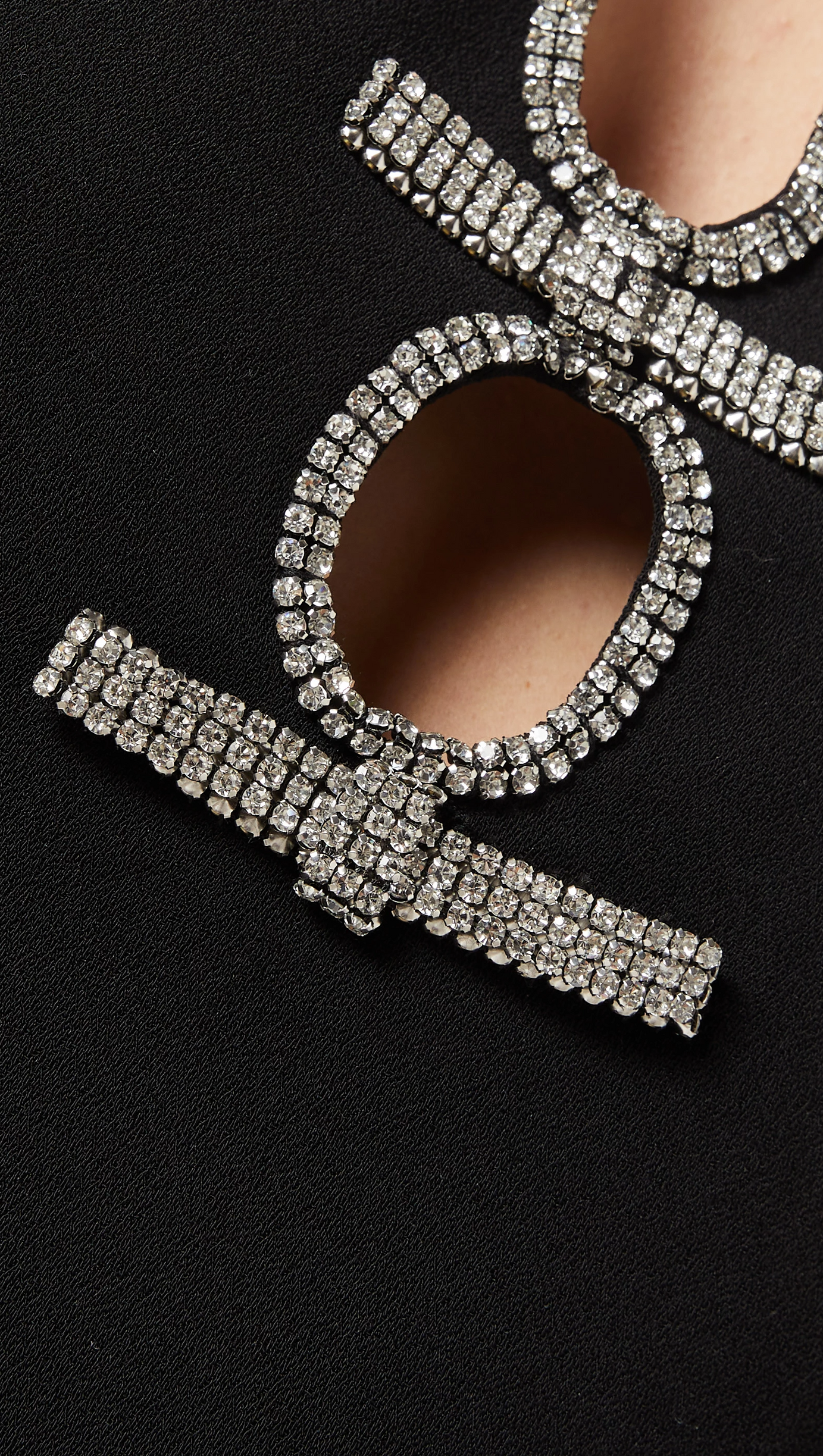 SCHWARZES MIDIKLEID MIT STRASS