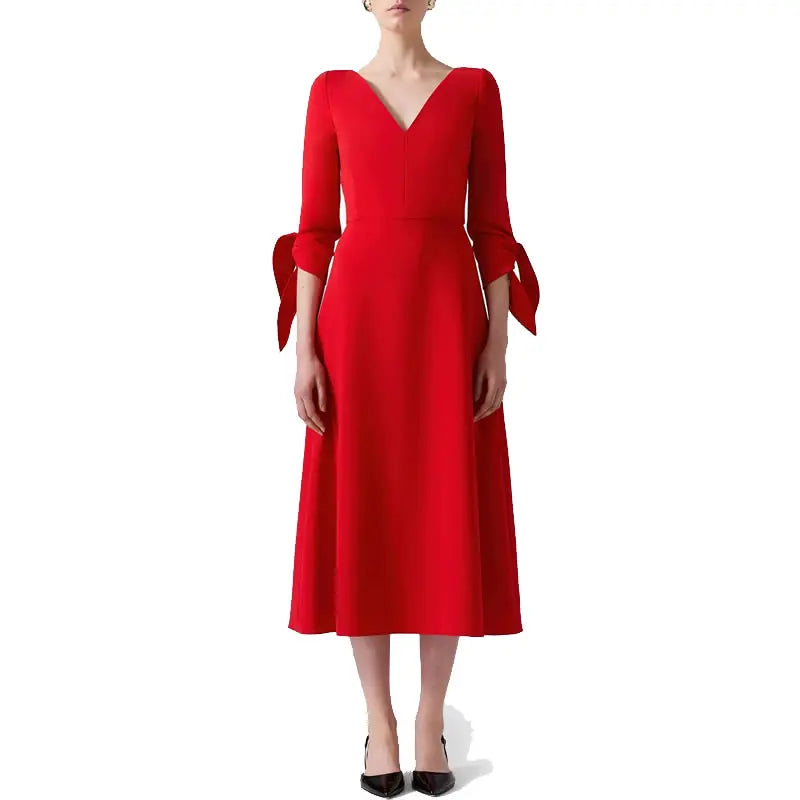 DENISE MIDIKLEID MIT V-AUSSCHNITT UND SCHNÜRUNG IN ROT