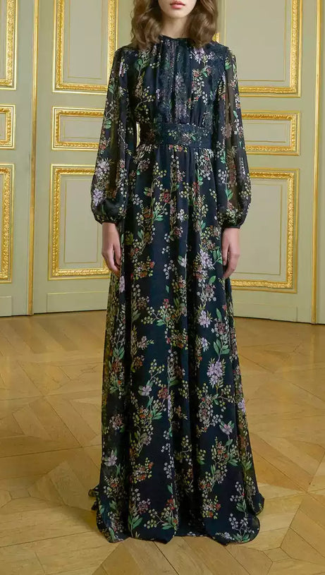 Schwarzes Maxikleid mit Blumenmuster, transparenten Ärmeln und Spitzendetails 