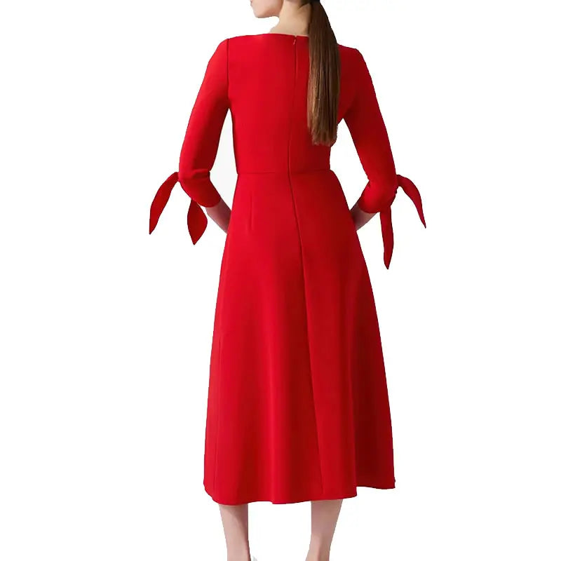 DENISE MIDIKLEID MIT V-AUSSCHNITT UND SCHNÜRUNG IN ROT