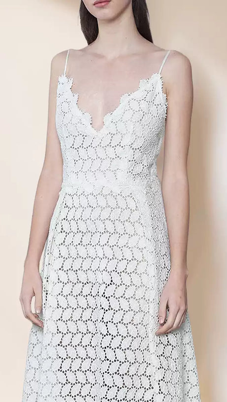 ELEGANT WHITE LACE MAXI DRESS WITH SPAGHETTI STRAPS