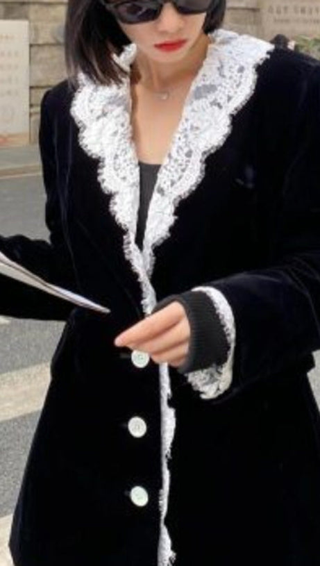LACE-NECK VELVET BLAZER IN BLACK