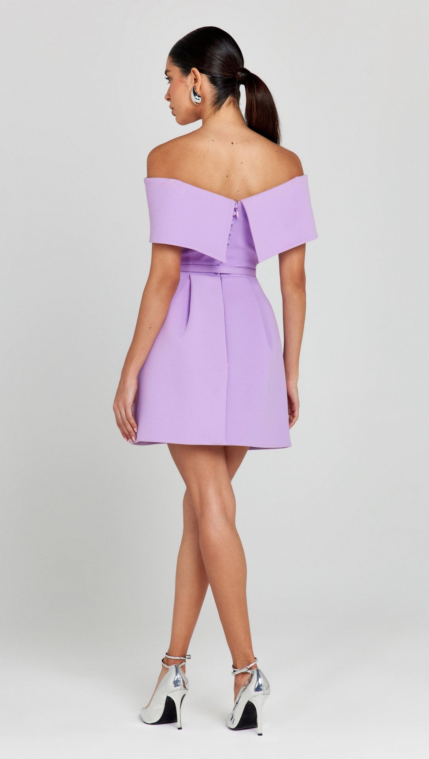 MINI ABITO A TRAPEZIO CON CINTURA E SPALLE SCOPERTE VIOLA