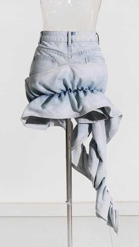 ERIN JEANSROCK MIT SAURE-WASH-RÜSCHEN