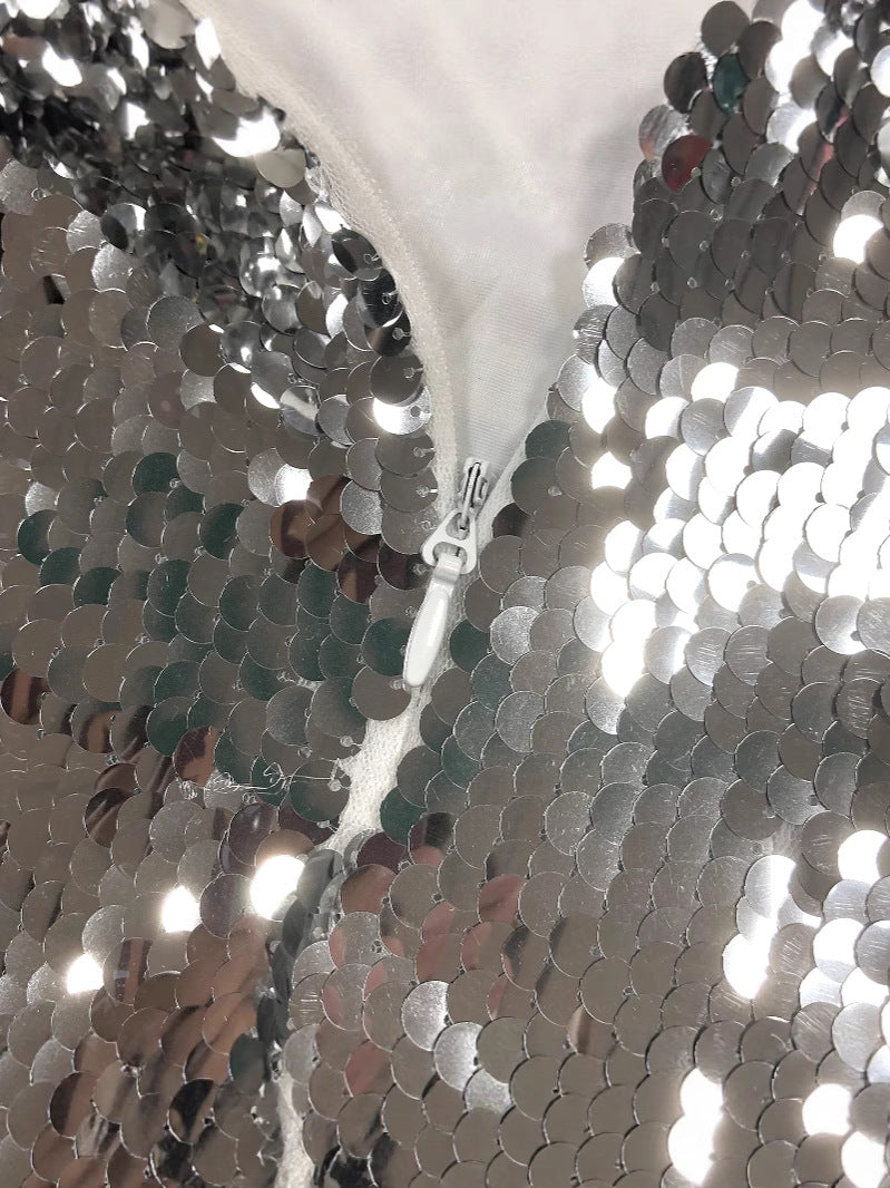 Abendkleid mit Perlen-Silber-Pailletten und Neckholder-Midikleid 