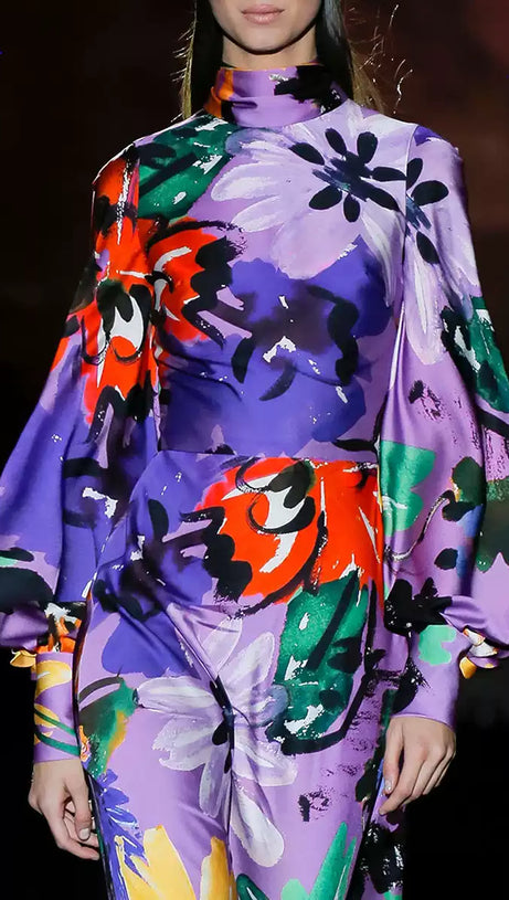 Lilafarbenes, bunt bedrucktes Maxikleid mit langen Ärmeln 