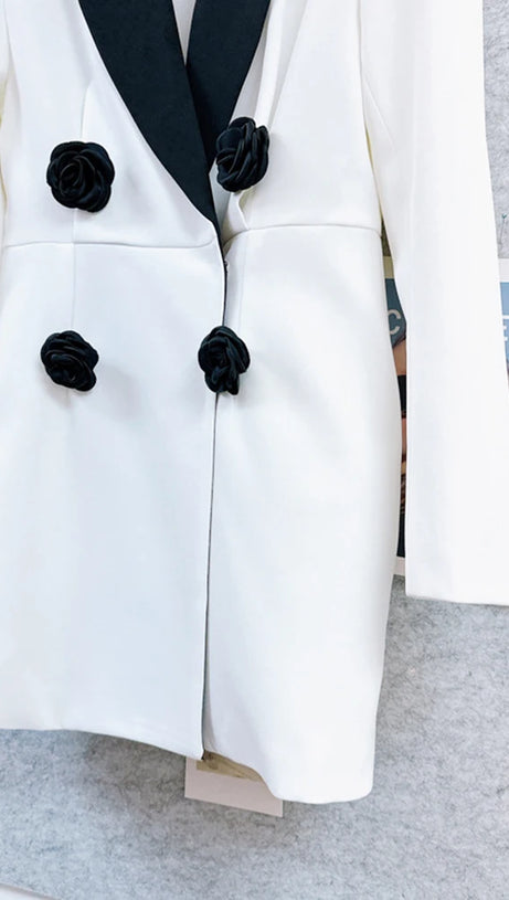 LETITIA BLUMEN-KONTRAST-MINIKLEID IN WEISSEM BLAZER