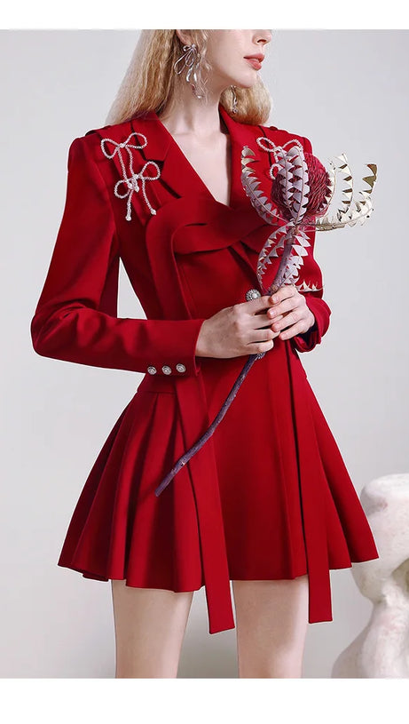 ROTES JACKENKLEID MIT SCHLEIFE