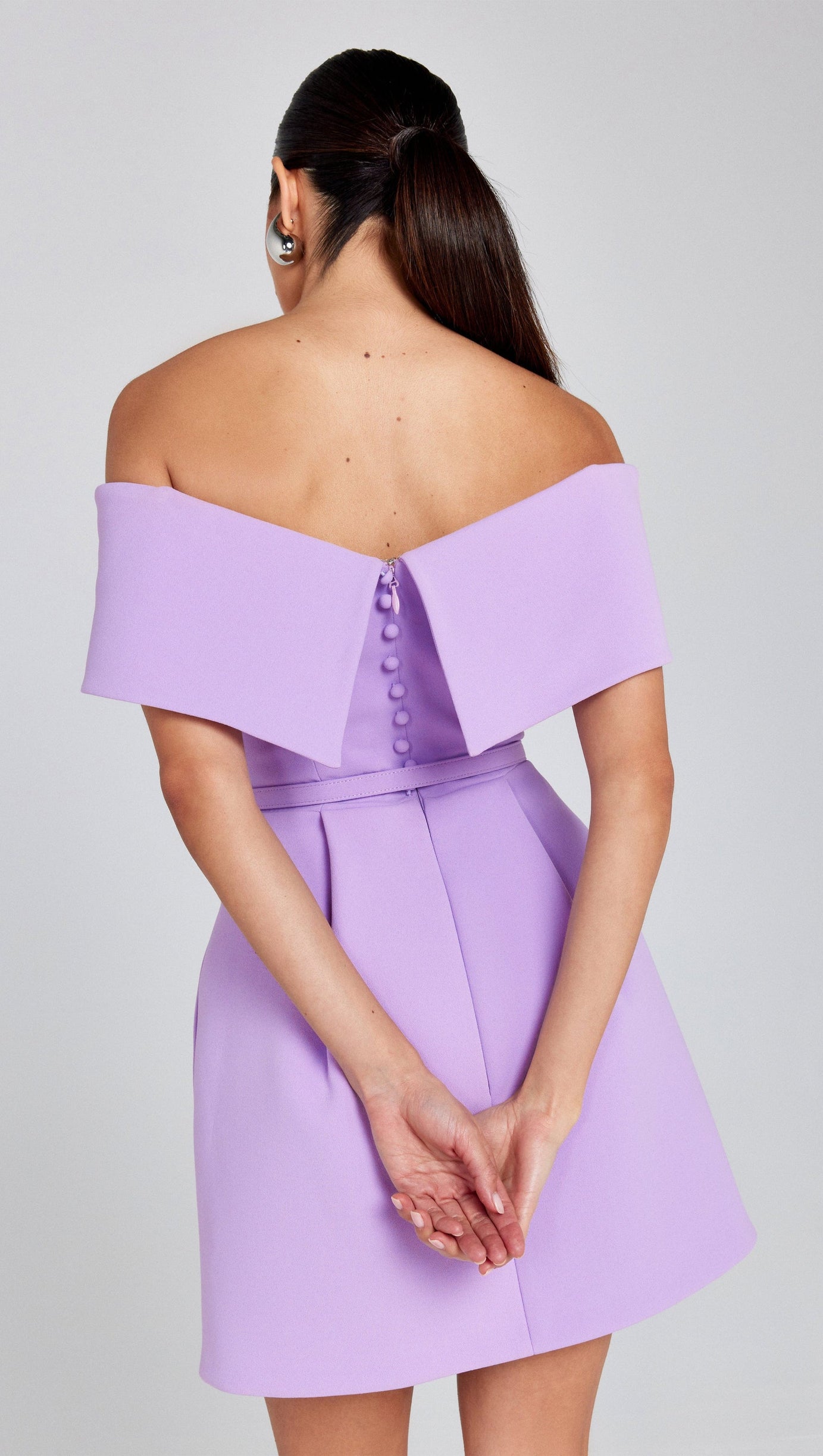 MINI ABITO A TRAPEZIO CON CINTURA E SPALLE SCOPERTE VIOLA