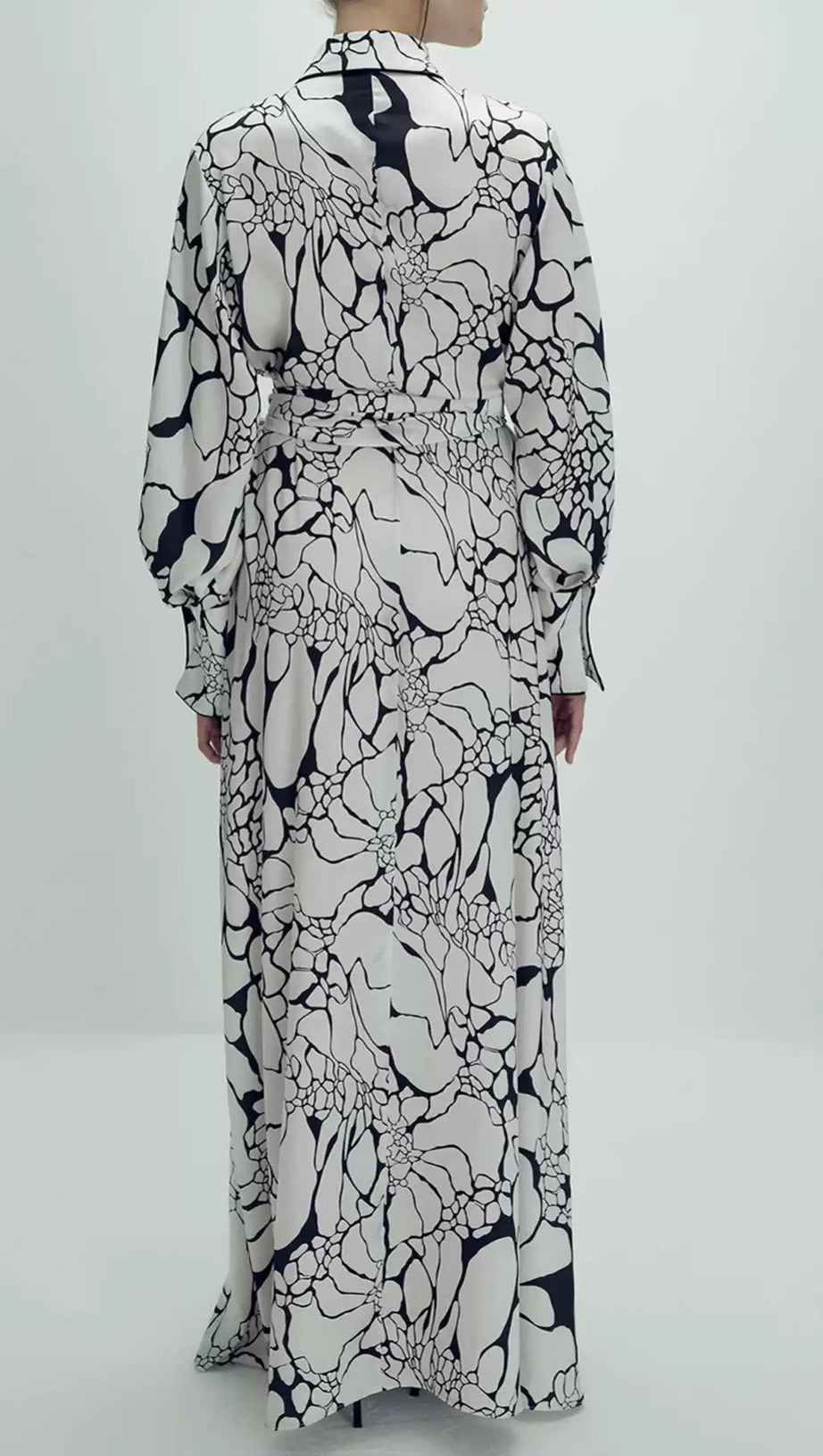 Maxi-Hemdkleid mit Gürtel und Monochrom-Print 