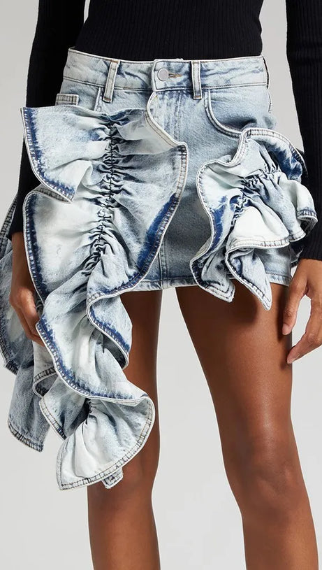 ERIN JEANSROCK MIT SAURE-WASH-RÜSCHEN