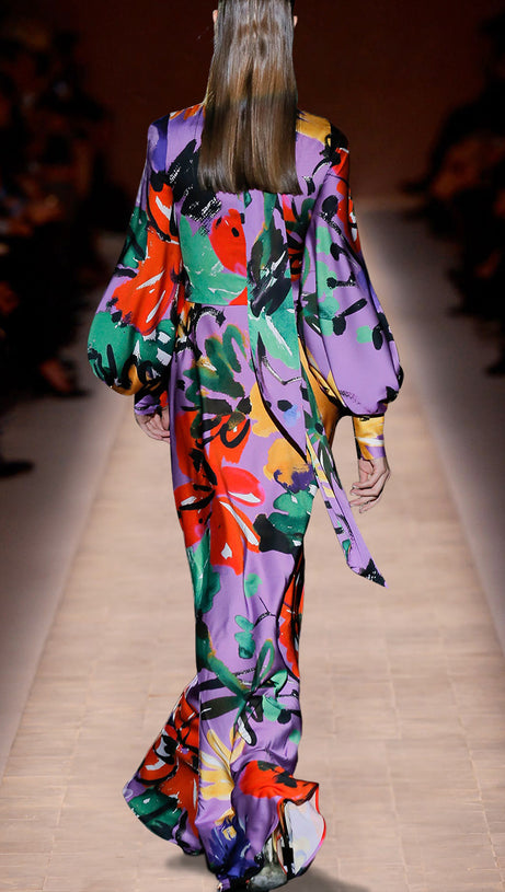 Lilafarbenes, bunt bedrucktes Maxikleid mit langen Ärmeln 