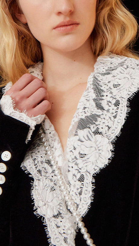 LACE-NECK VELVET BLAZER IN BLACK