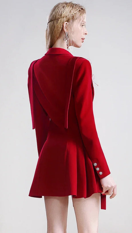ROTES JACKENKLEID MIT SCHLEIFE