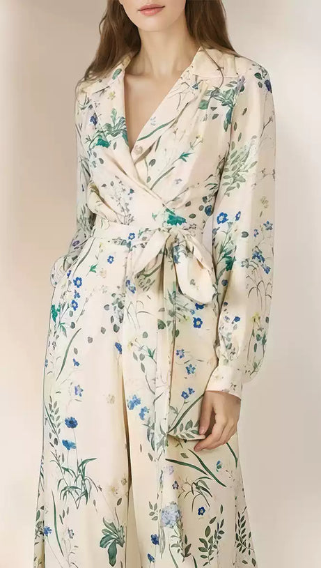 Wickel-Jumpsuit mit Blumenmuster, langen Ärmeln und Taillengürtel 