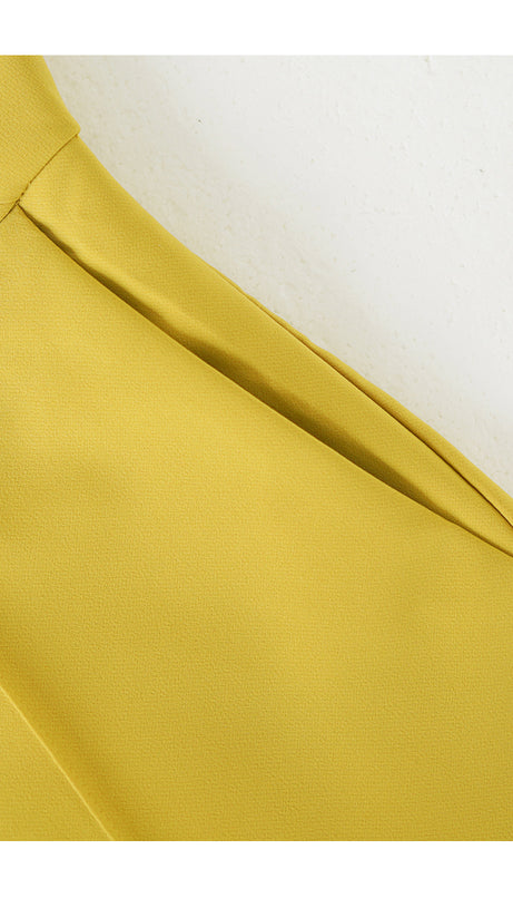 Gelber Jumpsuit mit V-Ausschnitt, langen Ärmeln und weitem Bein 