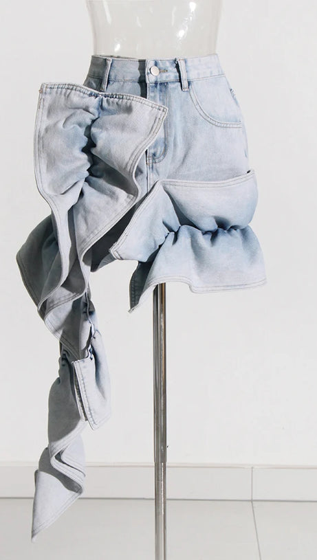 ERIN JEANSROCK MIT SAURE-WASH-RÜSCHEN