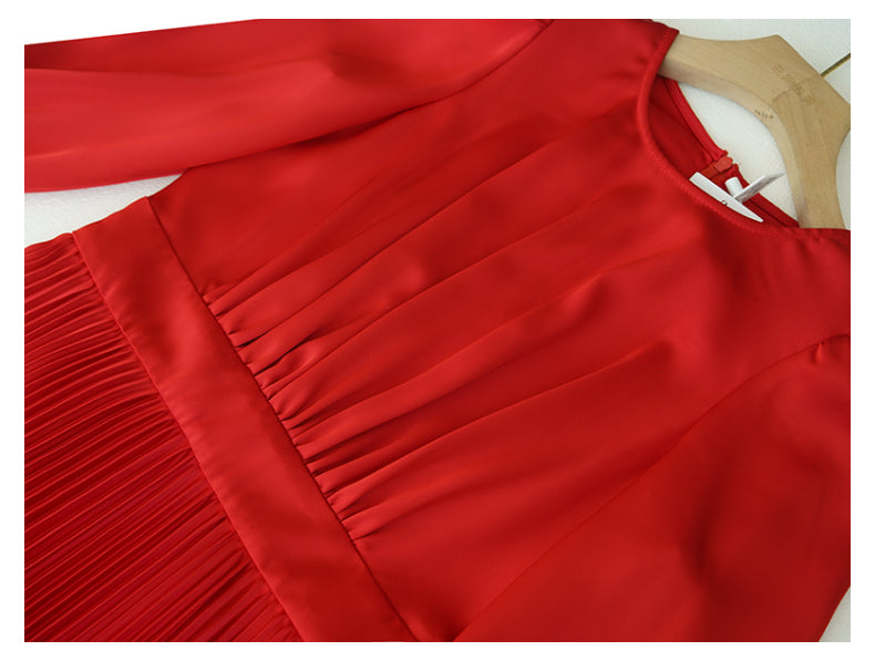Rotes plissiertes Midikleid mit Puffärmeln und Bund 