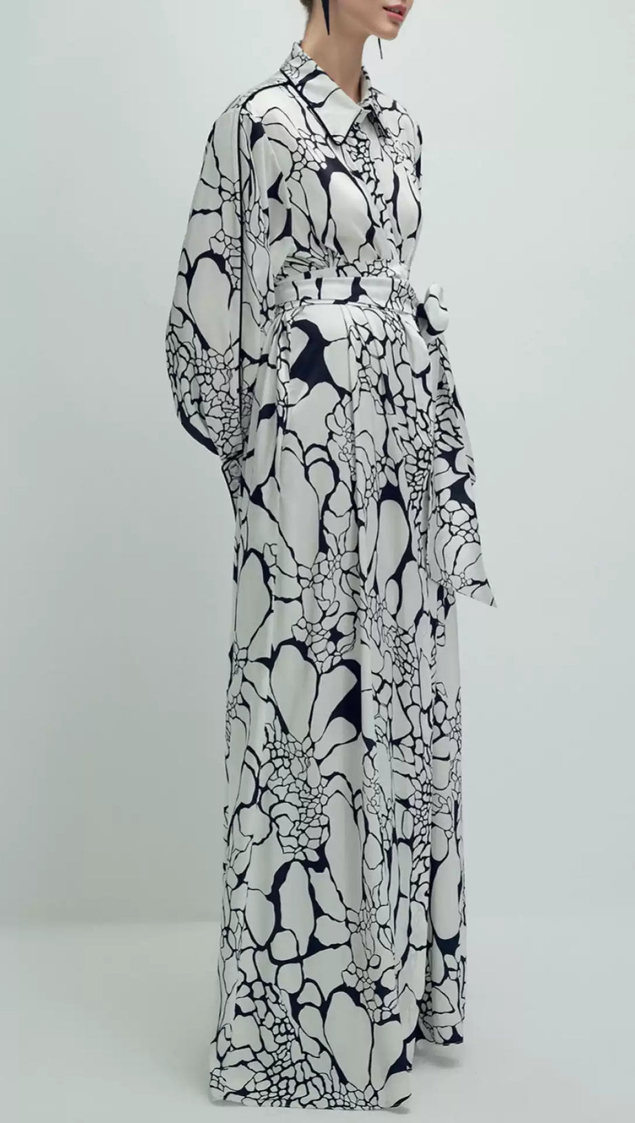 Maxi-Hemdkleid mit Gürtel und Monochrom-Print 