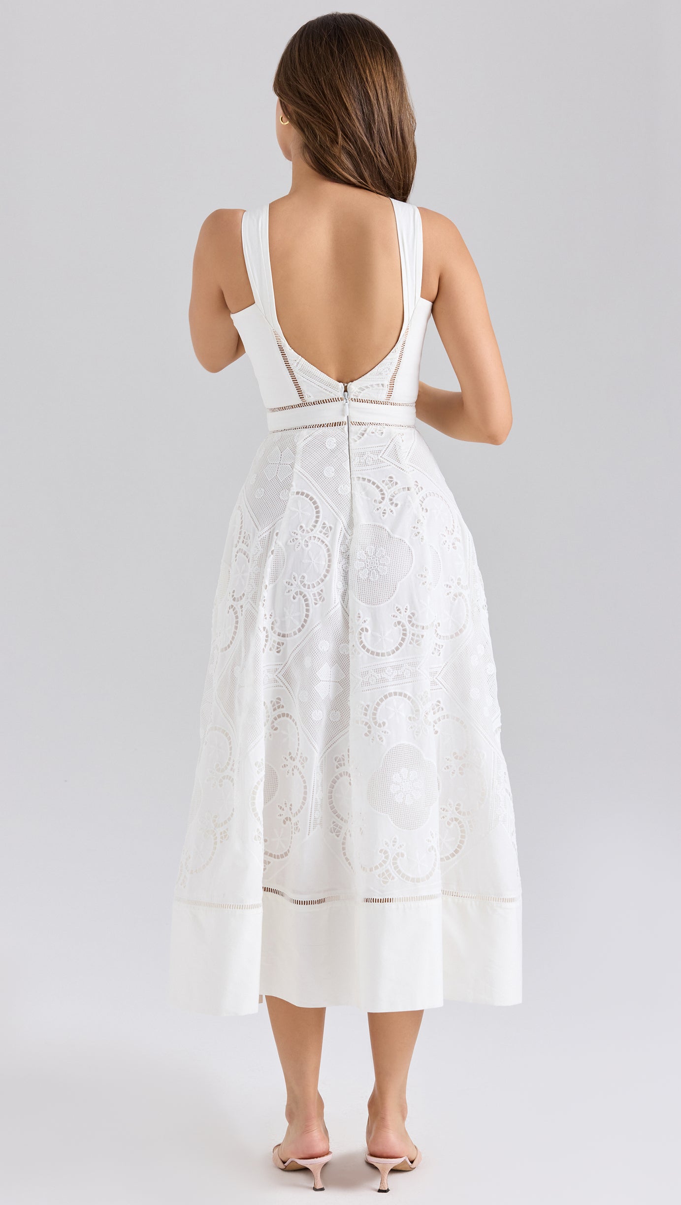 WEISSES MIDIKLEID AUS STRETCH-BAUMWOLLE MIT STICKEREI