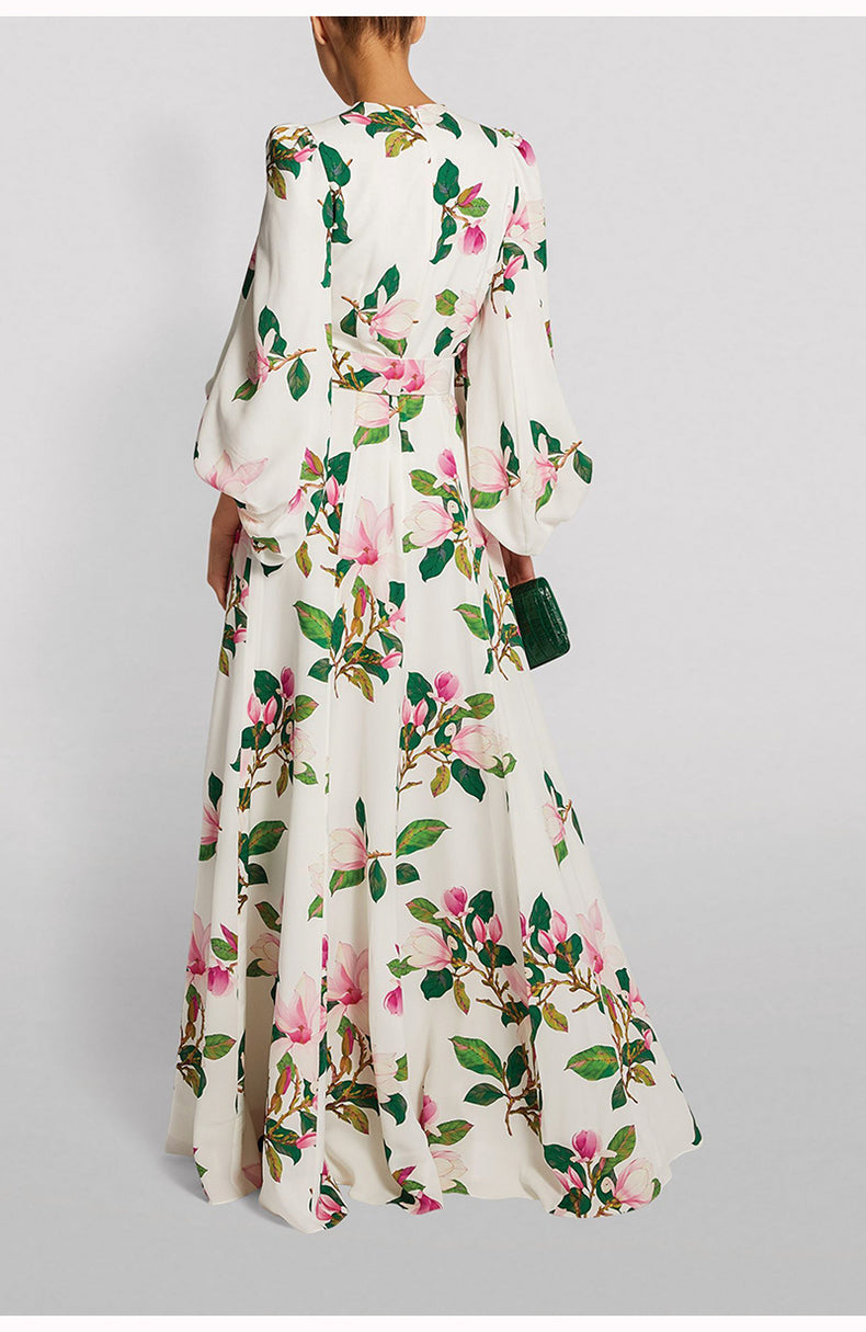 Weißes Maxikleid aus Chiffon im Court-Stil mit hohem Ausschnitt und Blumenmuster im Vintage-Stil