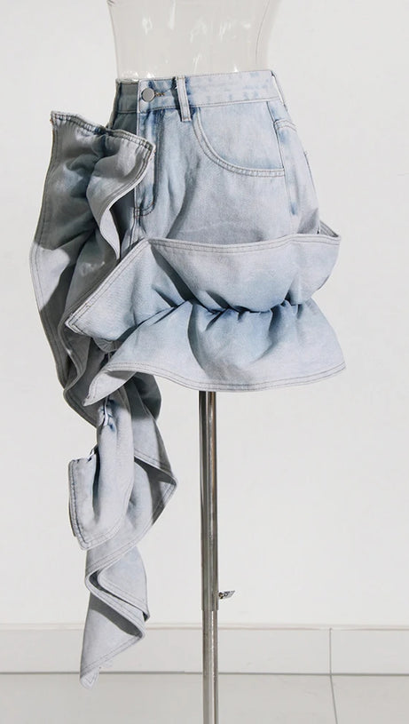 ERIN JEANSROCK MIT SAURE-WASH-RÜSCHEN