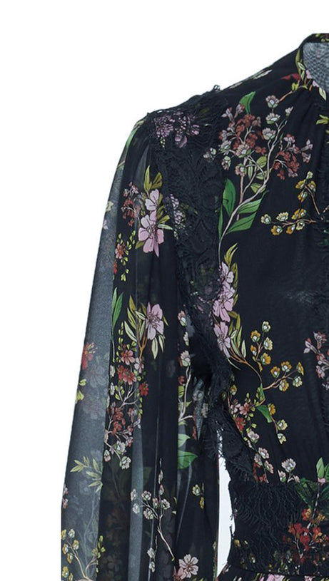Schwarzes Maxikleid mit Blumenmuster, transparenten Ärmeln und Spitzendetails 