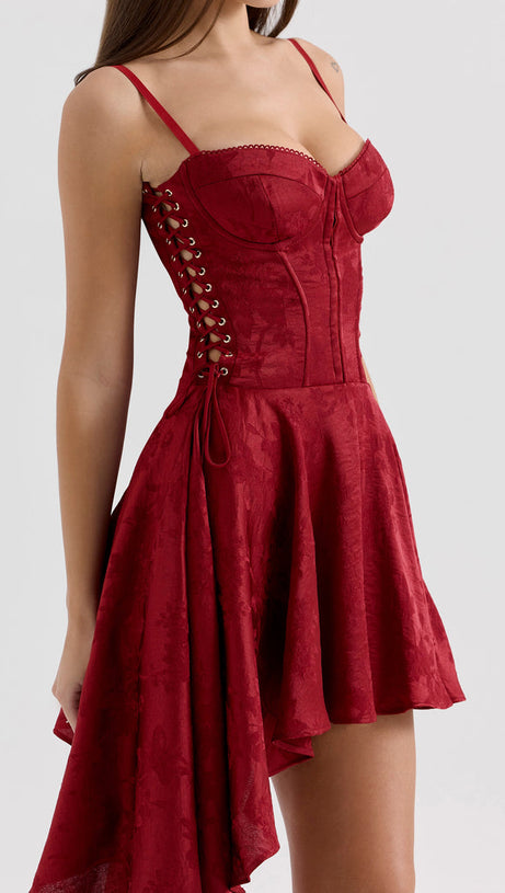 Lola Wine – Drapiertes Minikleid aus Jacquard-Satin [Vorbestellung]