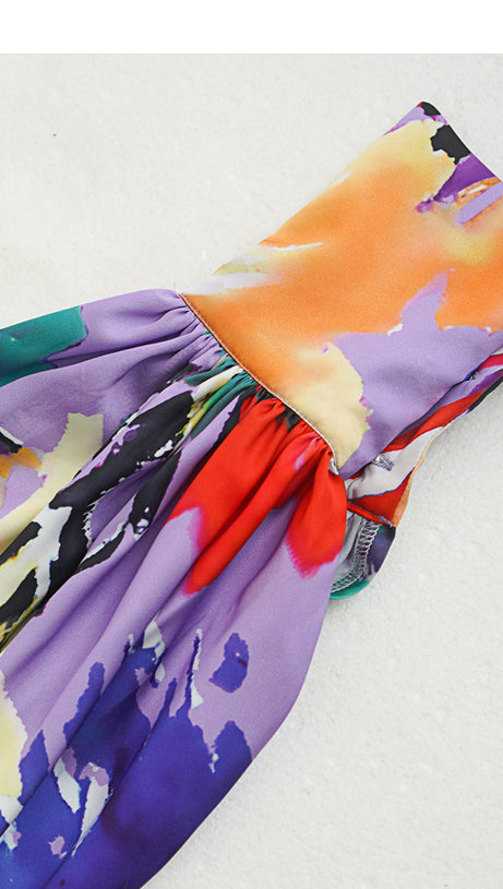 Lilafarbenes, bunt bedrucktes Maxikleid mit langen Ärmeln 